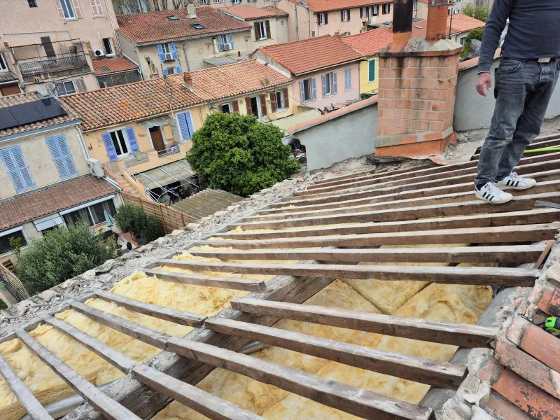Chantier de couverture dans le Var